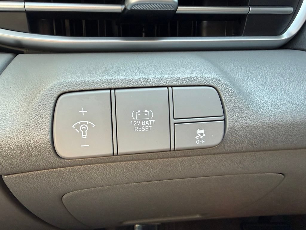 Certified 2025 Hyundai Elantra Hybrid FWD image 23