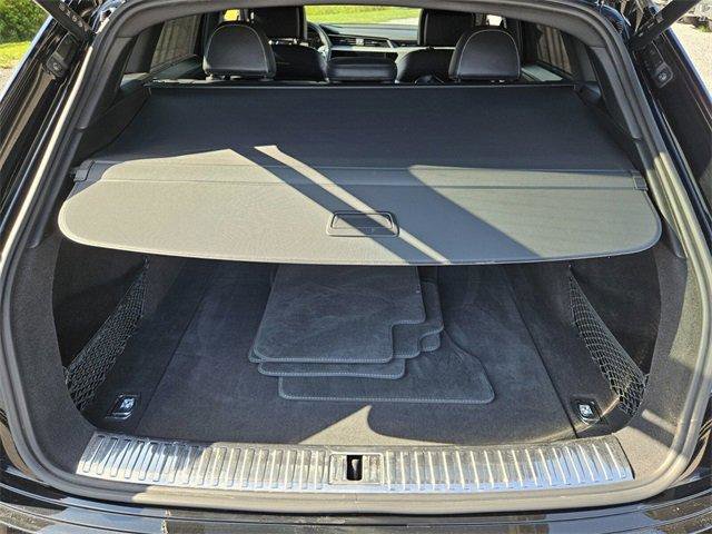 Used 2023 Audi e-tron Chronos image 13