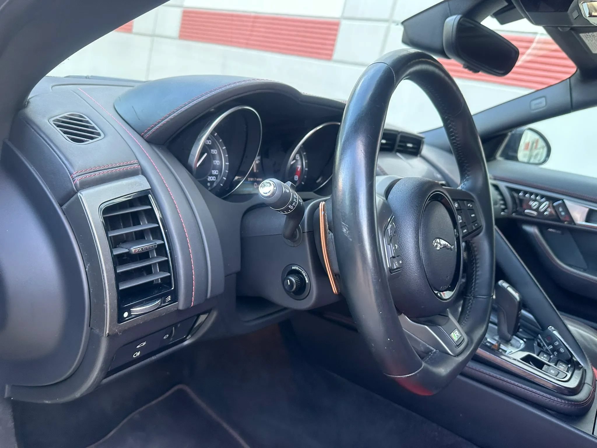 Used 2015 Jaguar F-TYPE R RWD image 25
