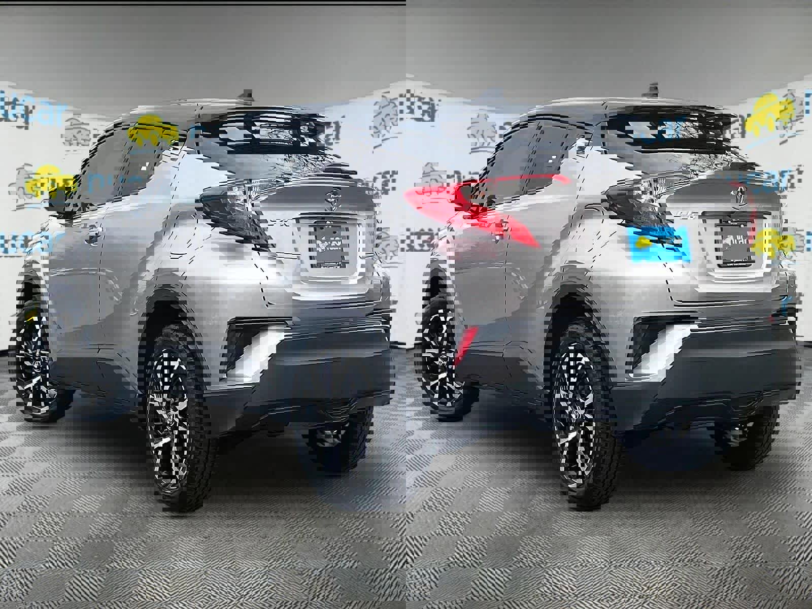 Used 2020 Toyota C-HR XLE FWD image 4