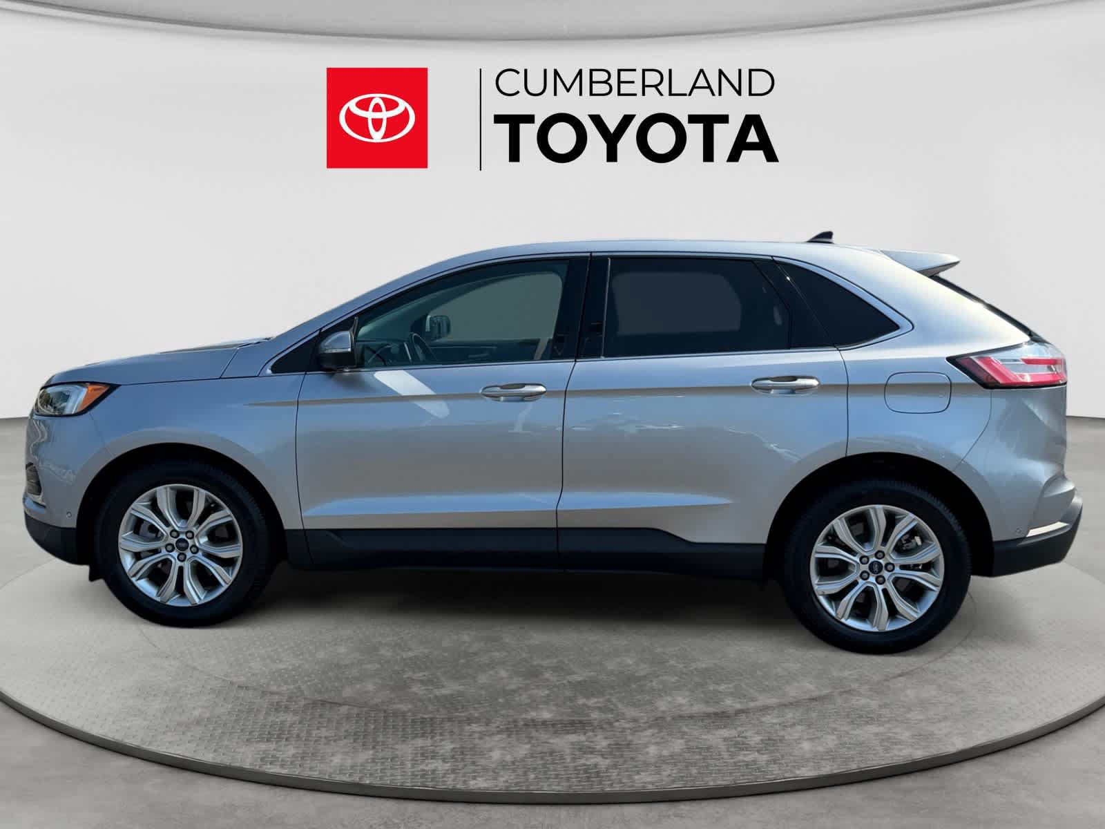 Used 2021 Ford Edge Titanium w/ Equipment Group 301A AWD/4WD image 2