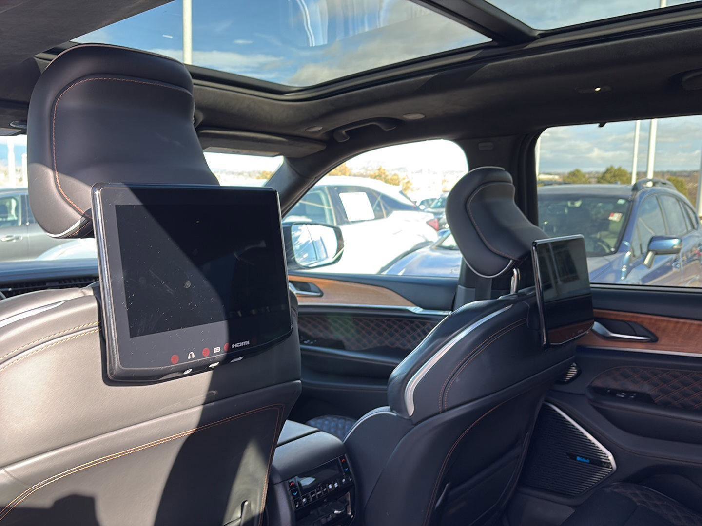 Used 2023 Jeep Grand Cherokee L Summit image 23