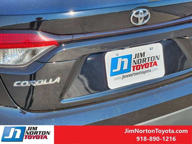 Used 2025 Toyota Corolla LE FWD image 11