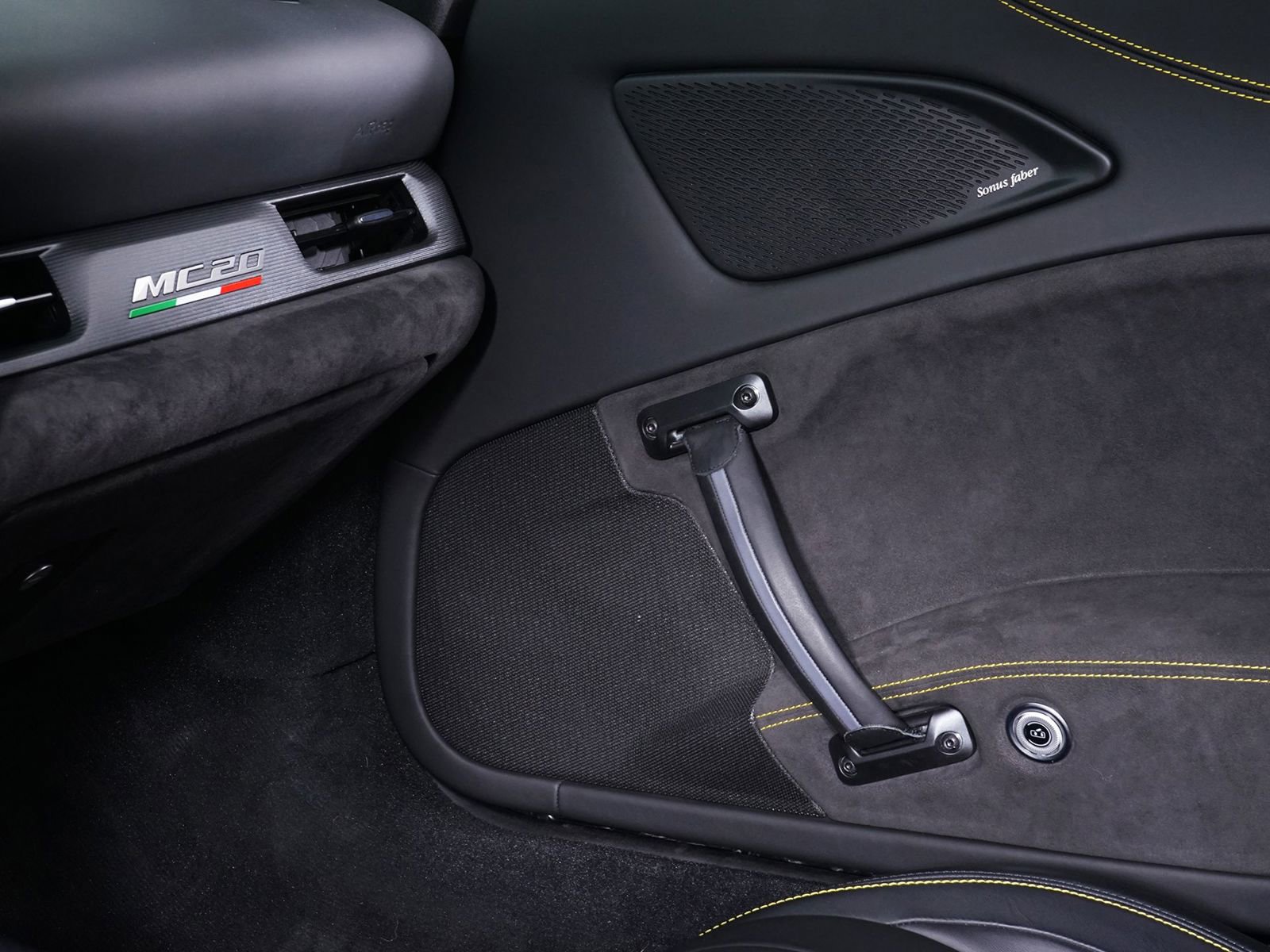 Used 2022 Maserati MC20 Coupe image 22