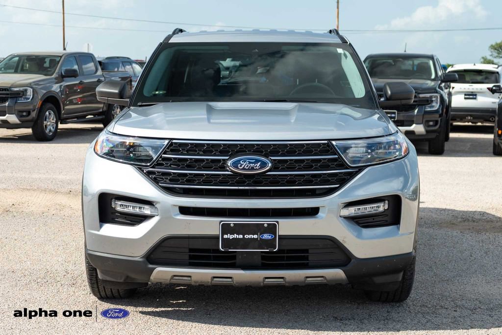 Used 2022 Ford Explorer XLT w/ Equipment Group 202A RWD image 2