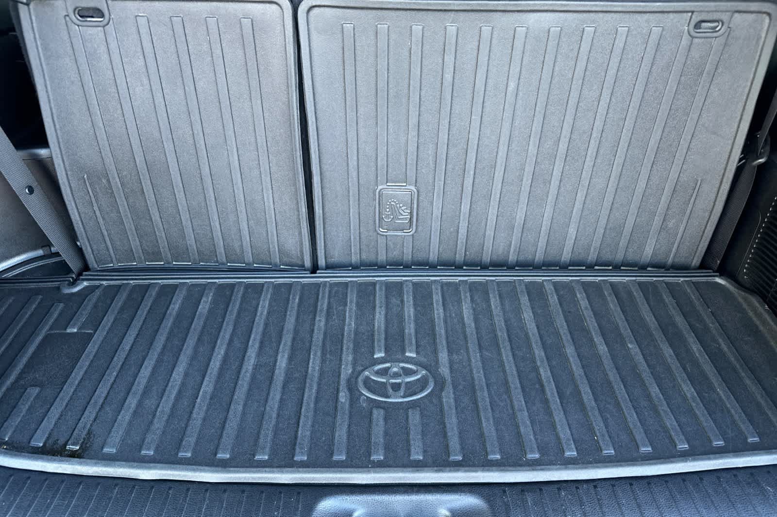 Used 2019 Toyota Highlander XLE AWD/4WD image 17