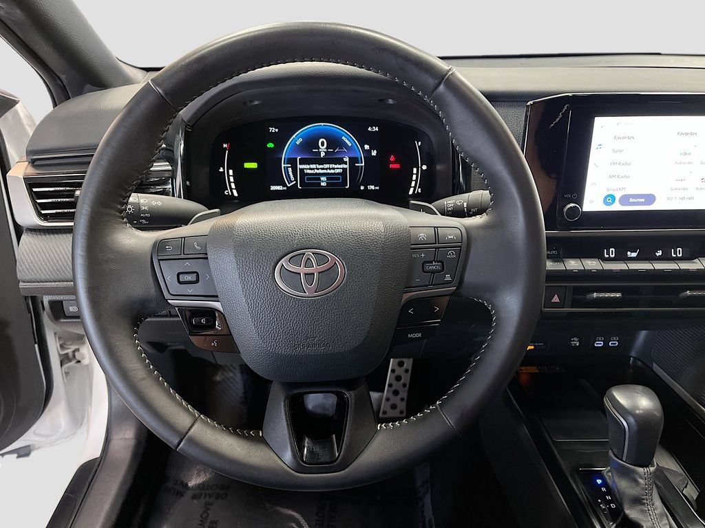 Used 2025 Toyota Camry SE FWD image 11