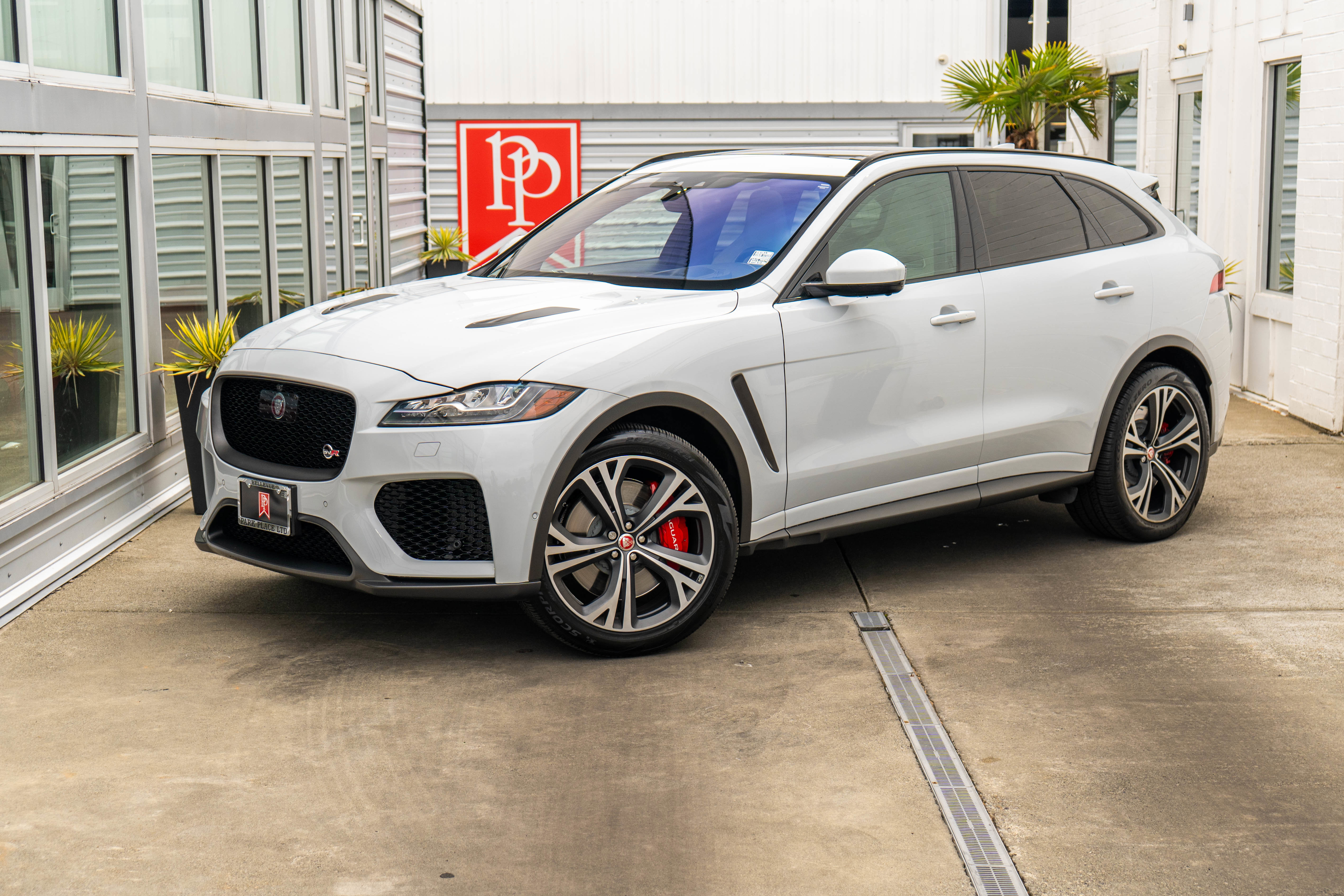 Used 2019 Jaguar F-PACE SVR AWD/4WD image 2