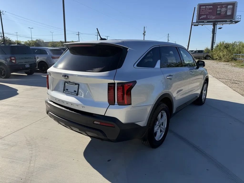 Used 2021 Kia Sorento LX FWD image 7