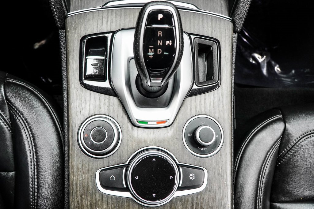 Used 2022 Alfa Romeo Stelvio Ti image 18