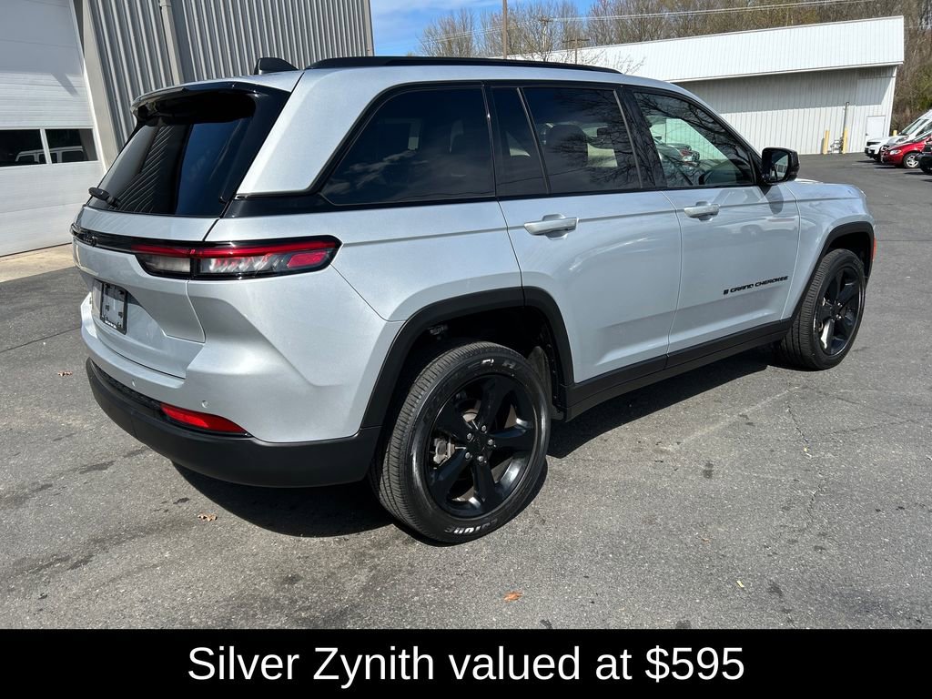 Used 2023 Jeep Grand Cherokee Altitude AWD/4WD image 4