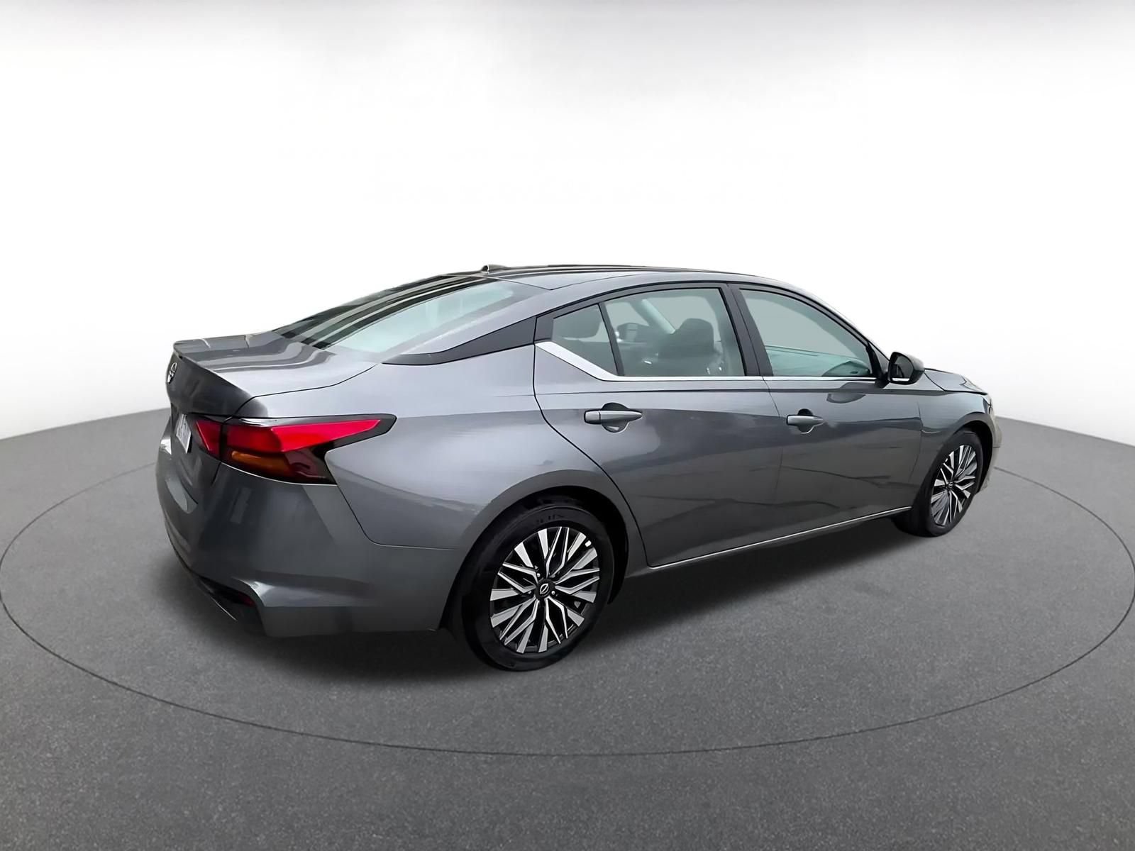 Used 2026 Nissan Altima 2.5 SV FWD image 14