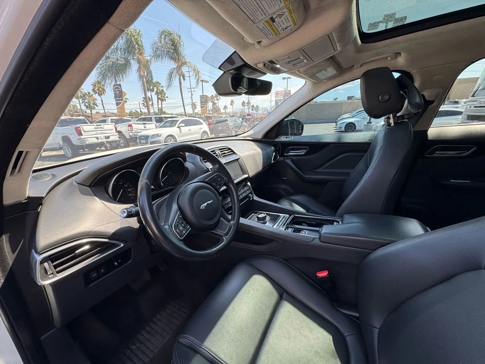 Used 2020 Jaguar F-PACE Premium image 12