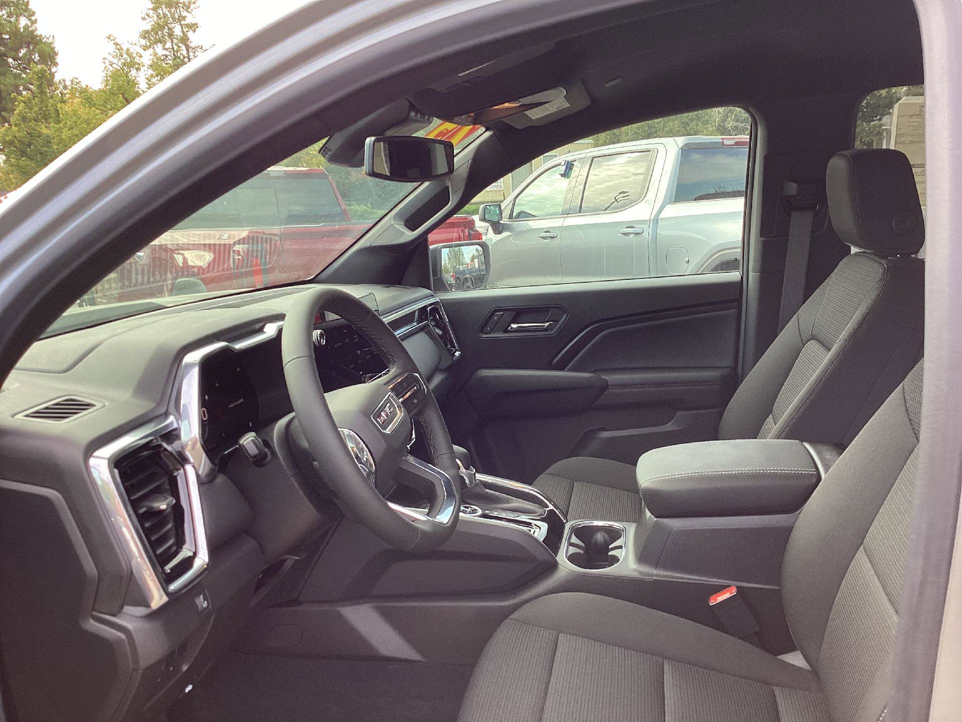 New 2025 GMC Canyon Elevation w/ Convenience Package image 15