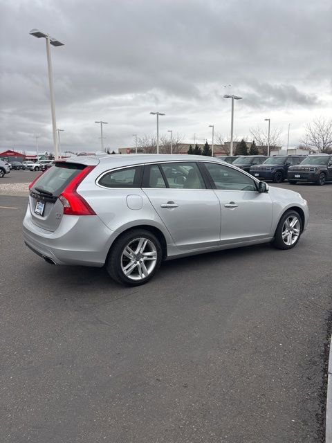 Used 2015 Volvo V60 T5 Platinum image 2