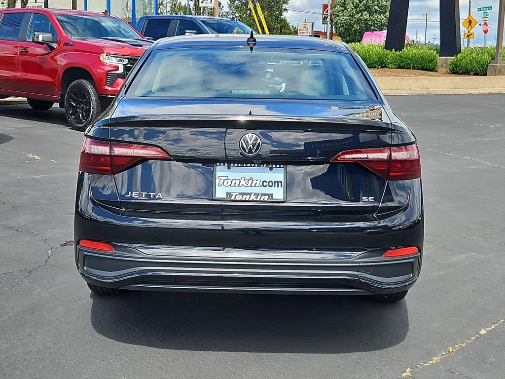 Used 2024 Volkswagen Jetta SE FWD image 5