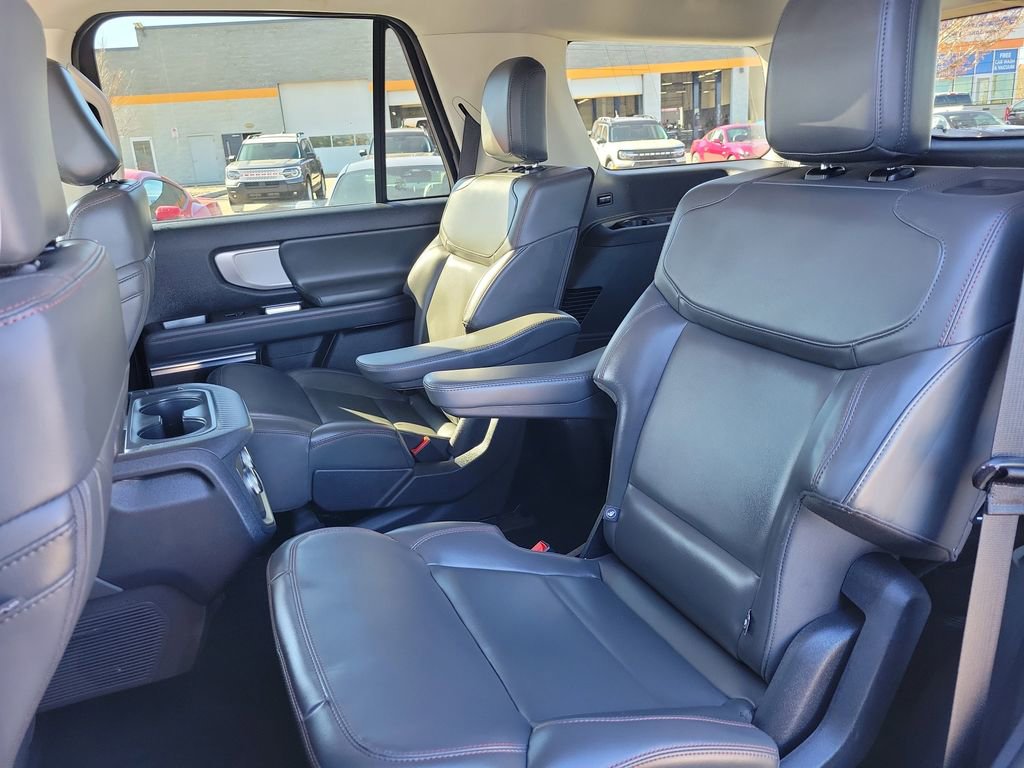 Used 2025 Ford Expedition Active image 10