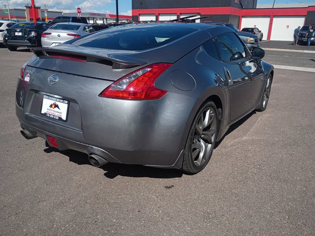 Used 2016 Nissan 370Z Coupe RWD image 10