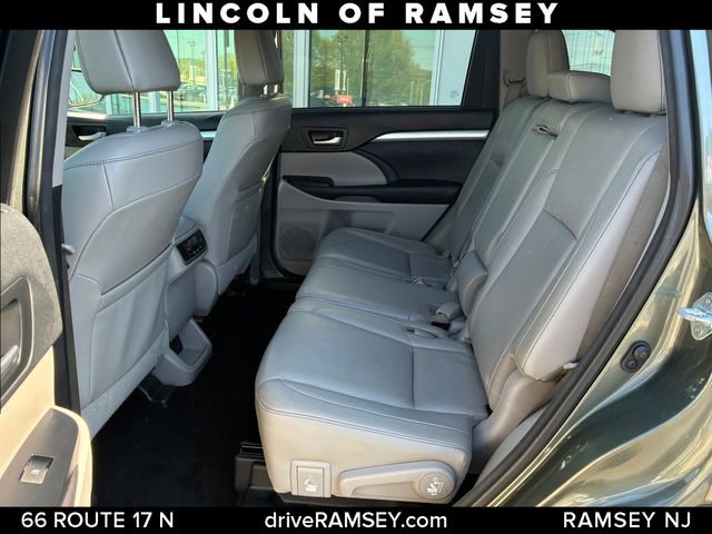 Used 2017 Toyota Highlander XLE w/ Carpet Mat Package AWD/4WD image 21