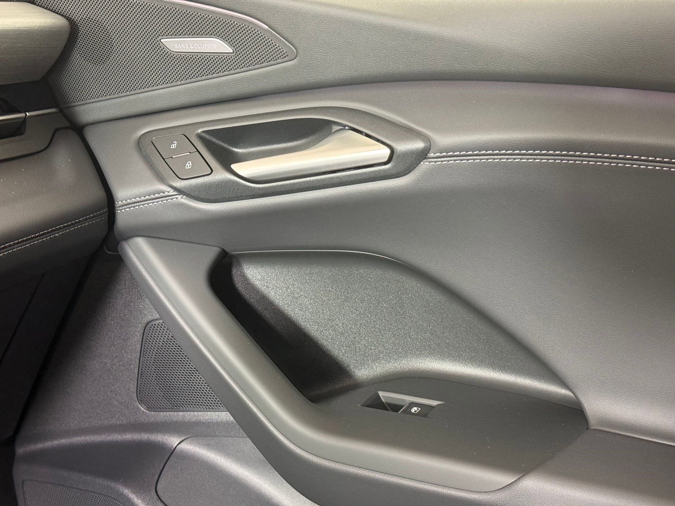 New 2025 Audi Q6 e-tron Premium Plus image 24