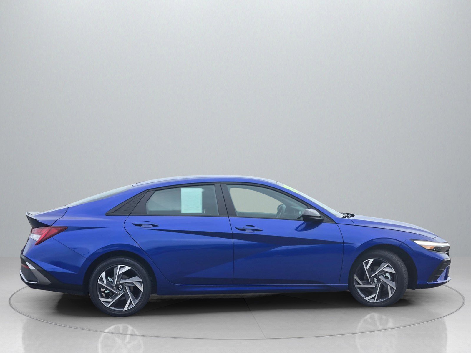 Used 2025 Hyundai Elantra SEL w/ Cargo Package image 9