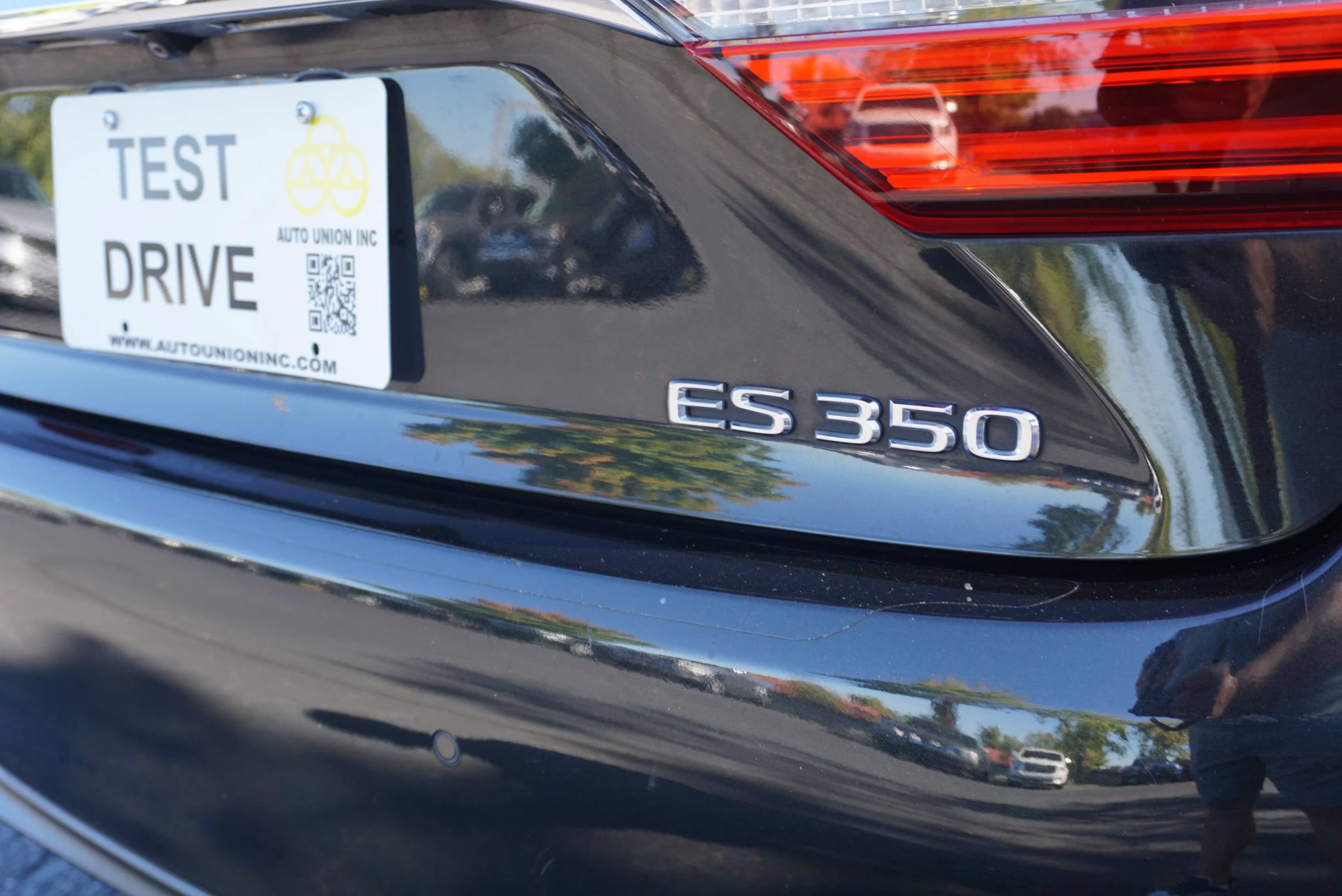 Used 2016 Lexus ES 350 w/ Premium Package w/Wood Trim FWD image 9