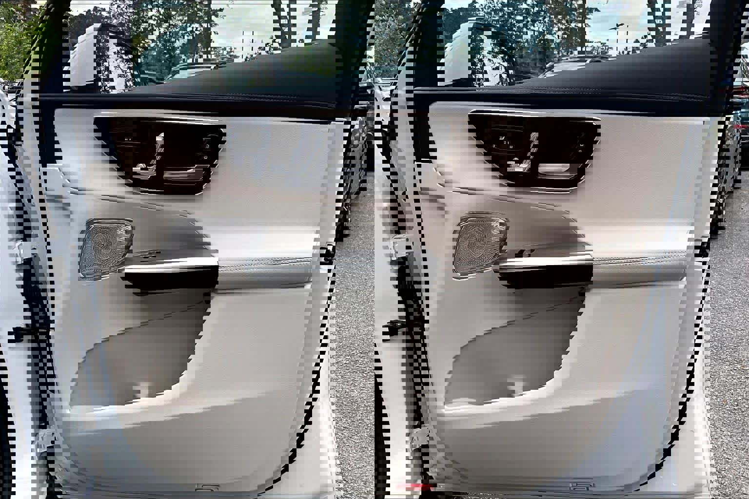 Used 2024 Mercedes-Benz GLC 300 4MATIC image 23