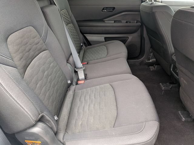 Used 2025 Nissan Pathfinder SV FWD image 25