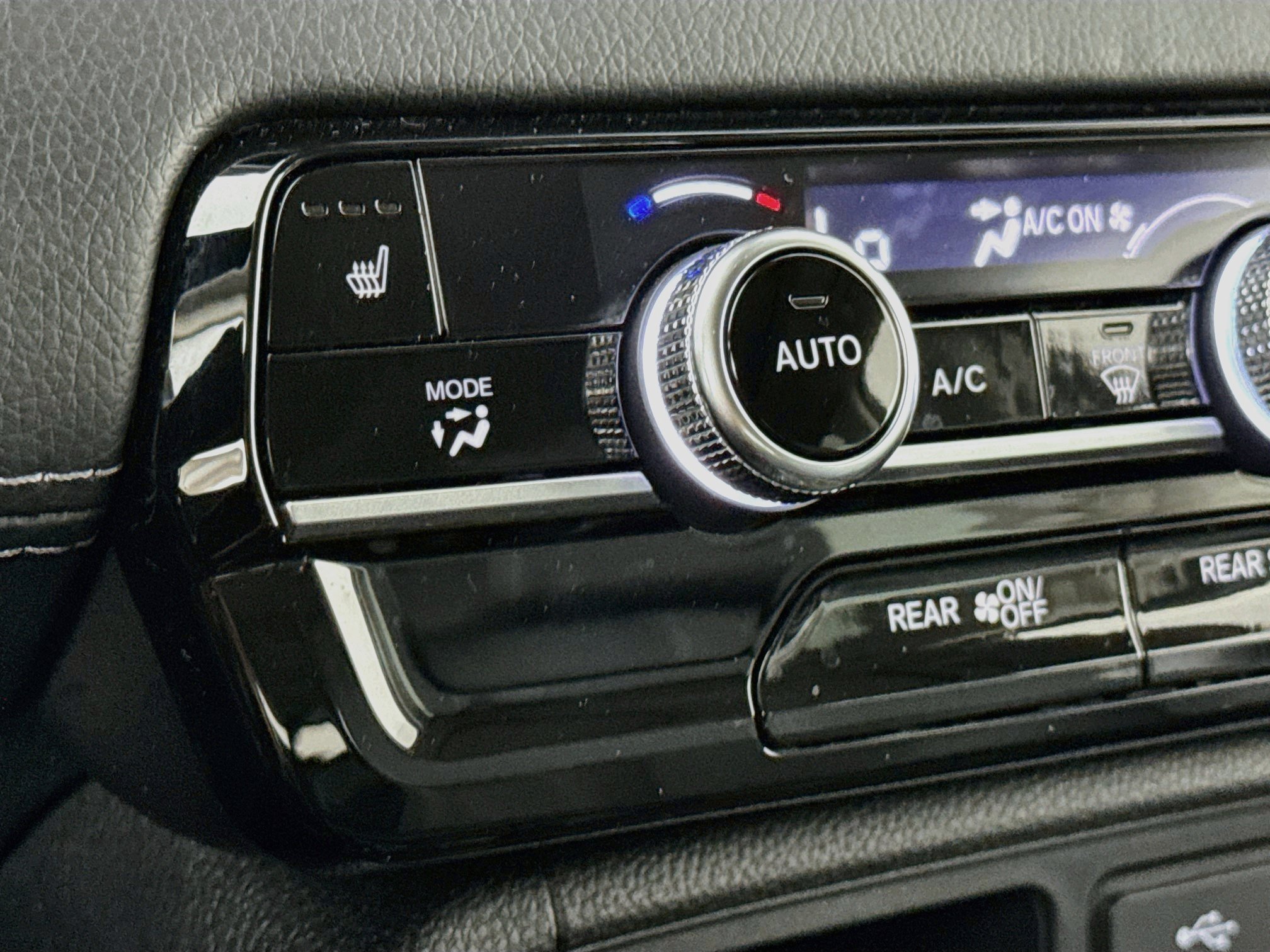 Certified 2023 Honda Pilot Touring image 21