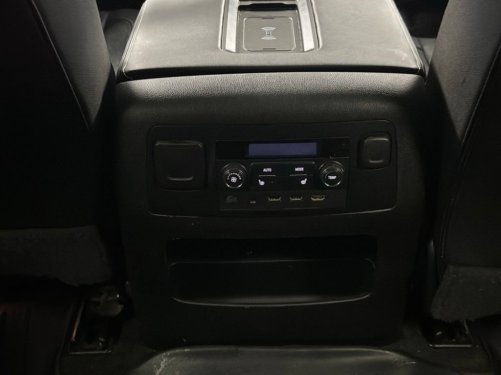 Used 2017 Chevrolet Suburban Premier RWD image 23