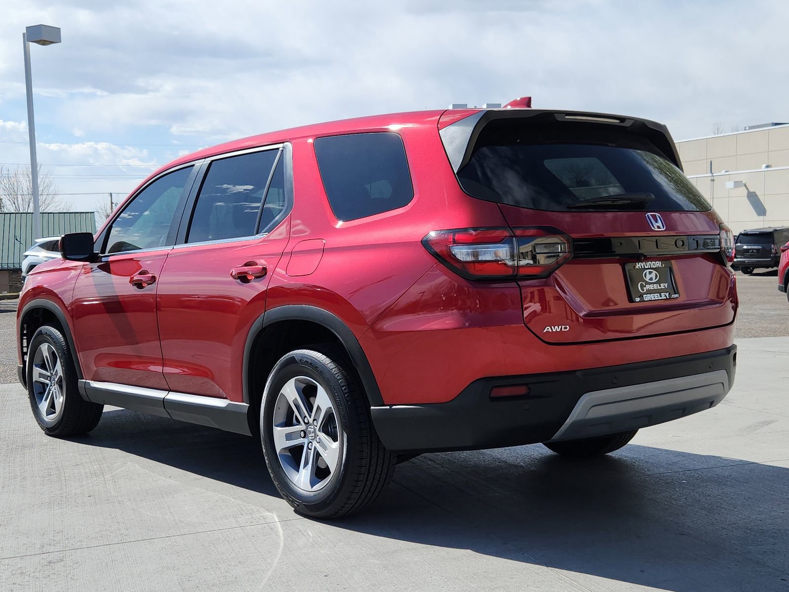 Used 2025 Honda Pilot EX-L image 3