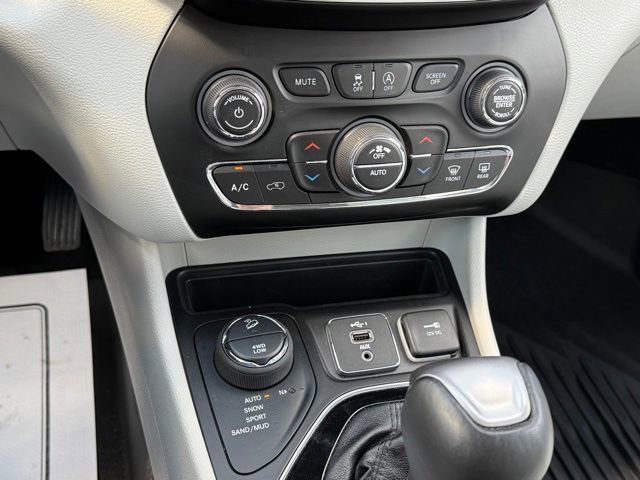 Used 2021 Jeep Cherokee Limited w/ Elite Package image 22