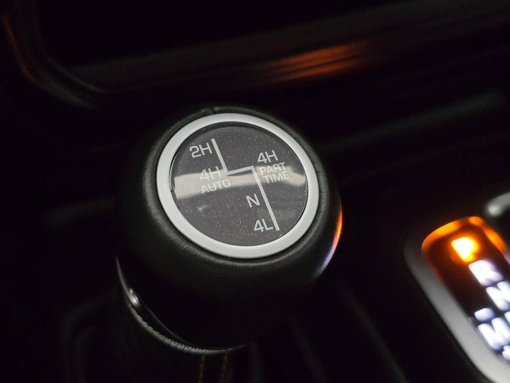 Used 2023 Jeep Wrangler Unlimited Sahara AWD/4WD image 32