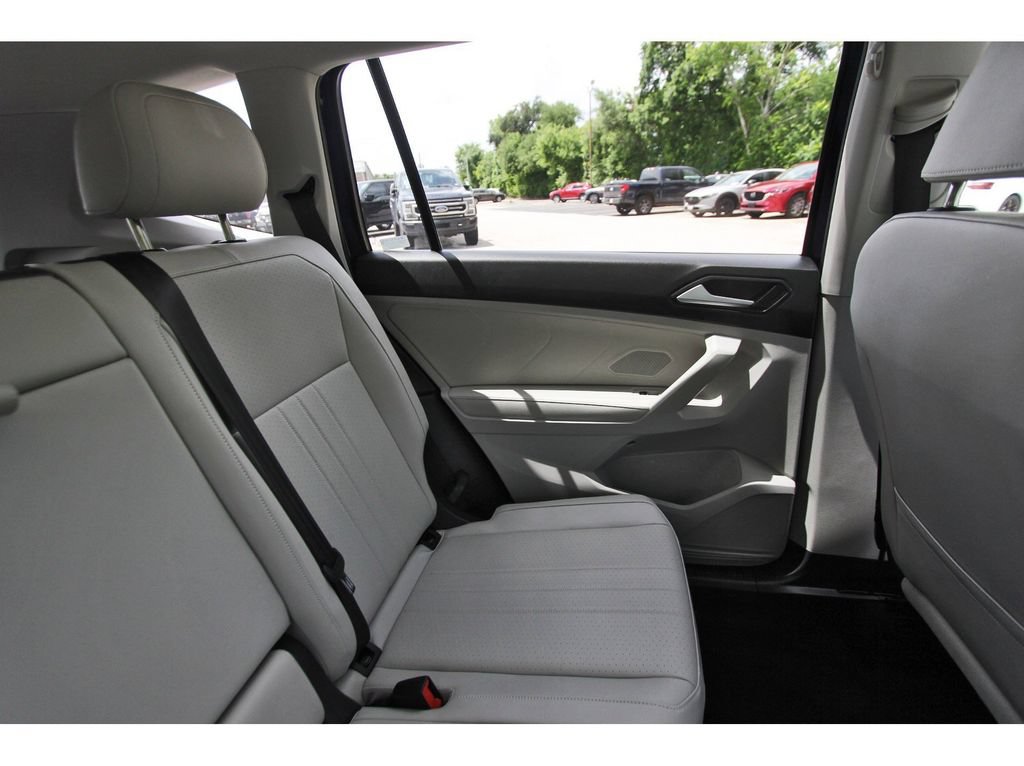 Used 2024 Volkswagen Tiguan SE w/ Panoramic Sunroof Package AWD/4WD image 10