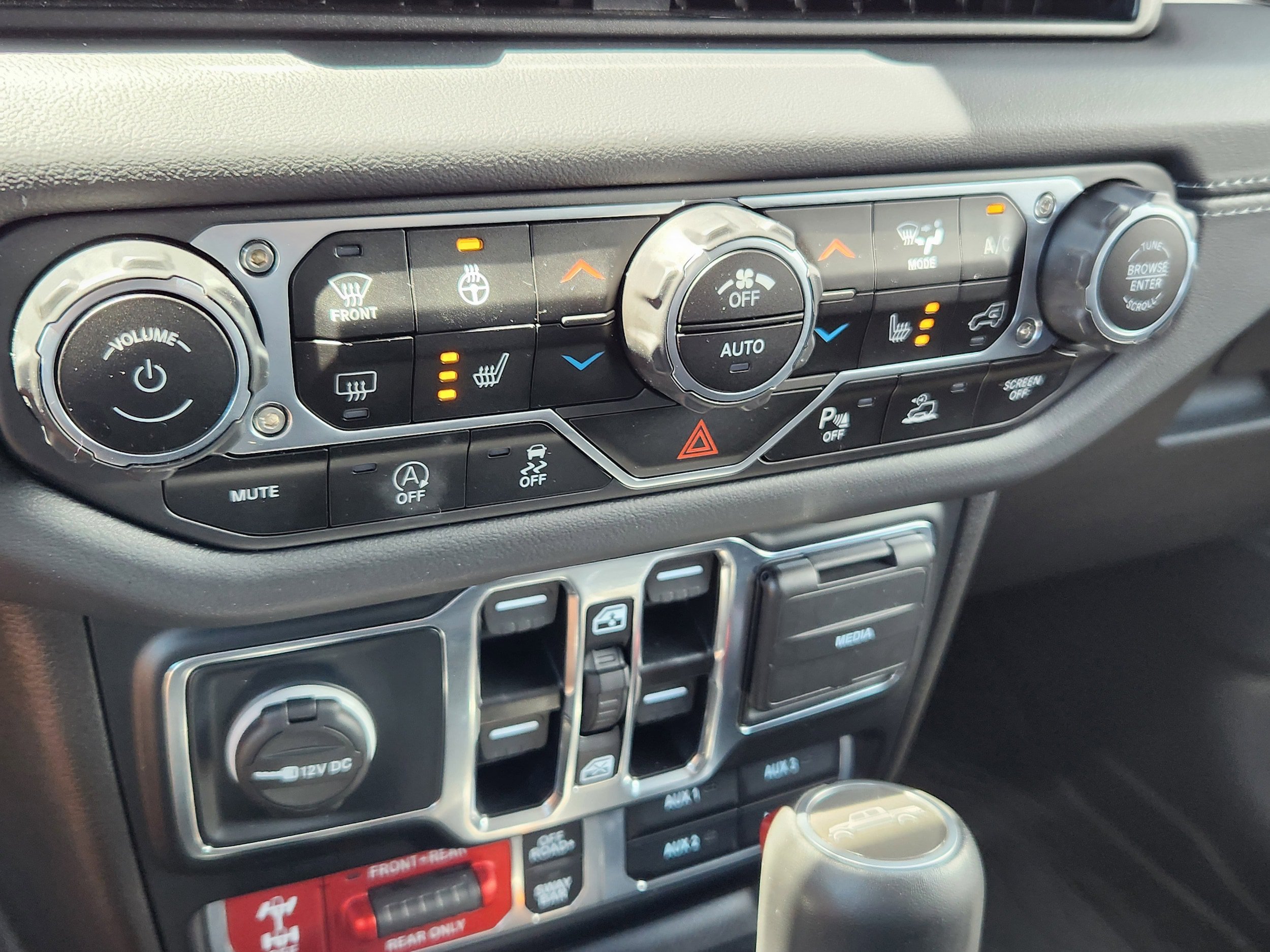 Used 2024 Jeep Gladiator Rubicon AWD/4WD image 20