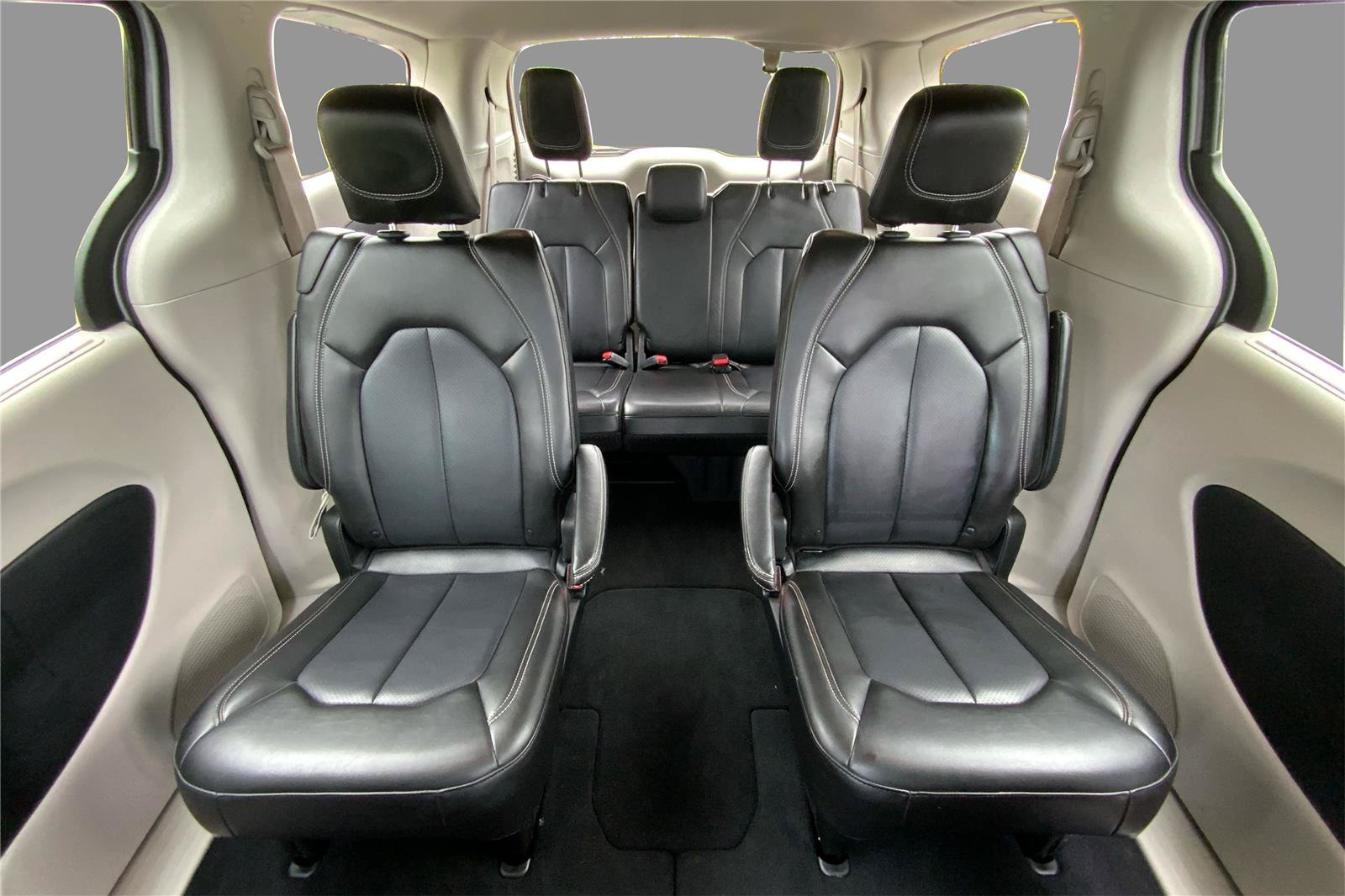 Used 2023 Chrysler Pacifica Touring-L FWD image 14