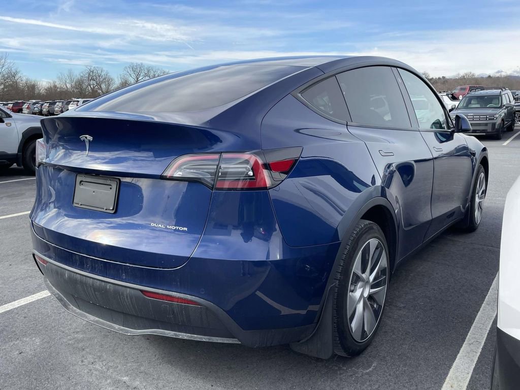 Used 2022 Tesla Model Y Long Range image 4