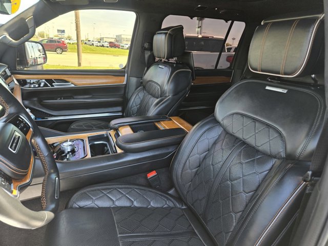 Used 2022 Jeep Grand Wagoneer Series III w/ Rear Seat Video Group 1 AWD/4WD image 19