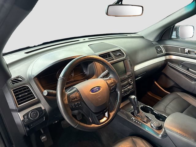 Used 2016 Ford Explorer XLT w/ Equipment Group 202A image 10