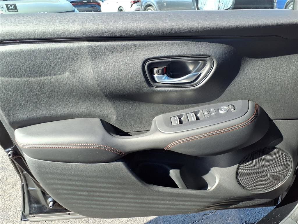 Used 2025 Honda HR-V Sport image 16