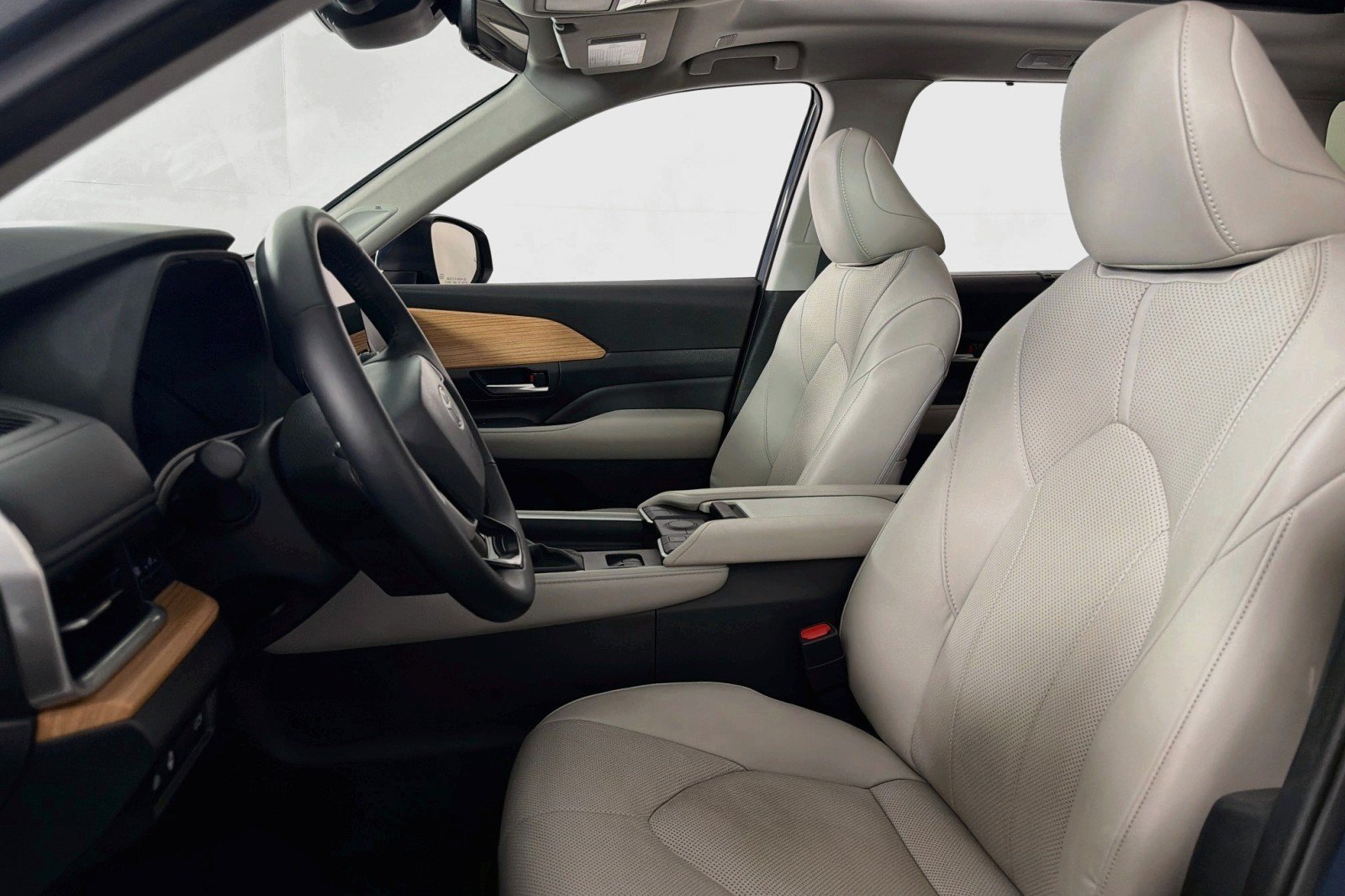 Used 2025 Toyota Grand Highlander AWD image 18