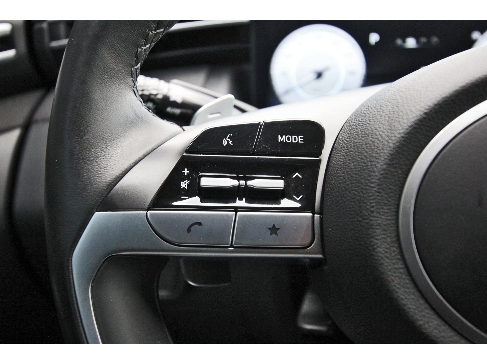 Certified 2024 Hyundai Tucson Limited FWD image 17