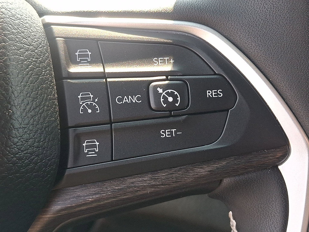 Used 2024 Jeep Grand Cherokee L Limited AWD/4WD image 24
