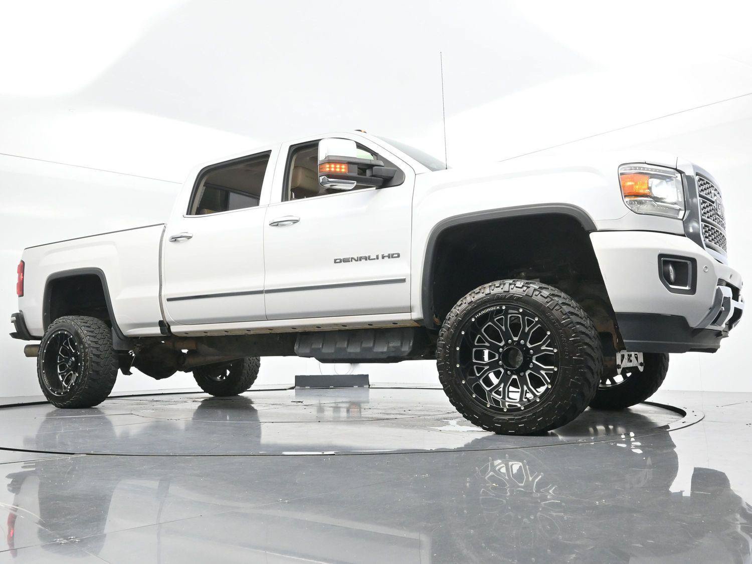Used 2019 GMC Sierra 2500 Denali w/ Duramax Plus Package AWD/4WD image 44