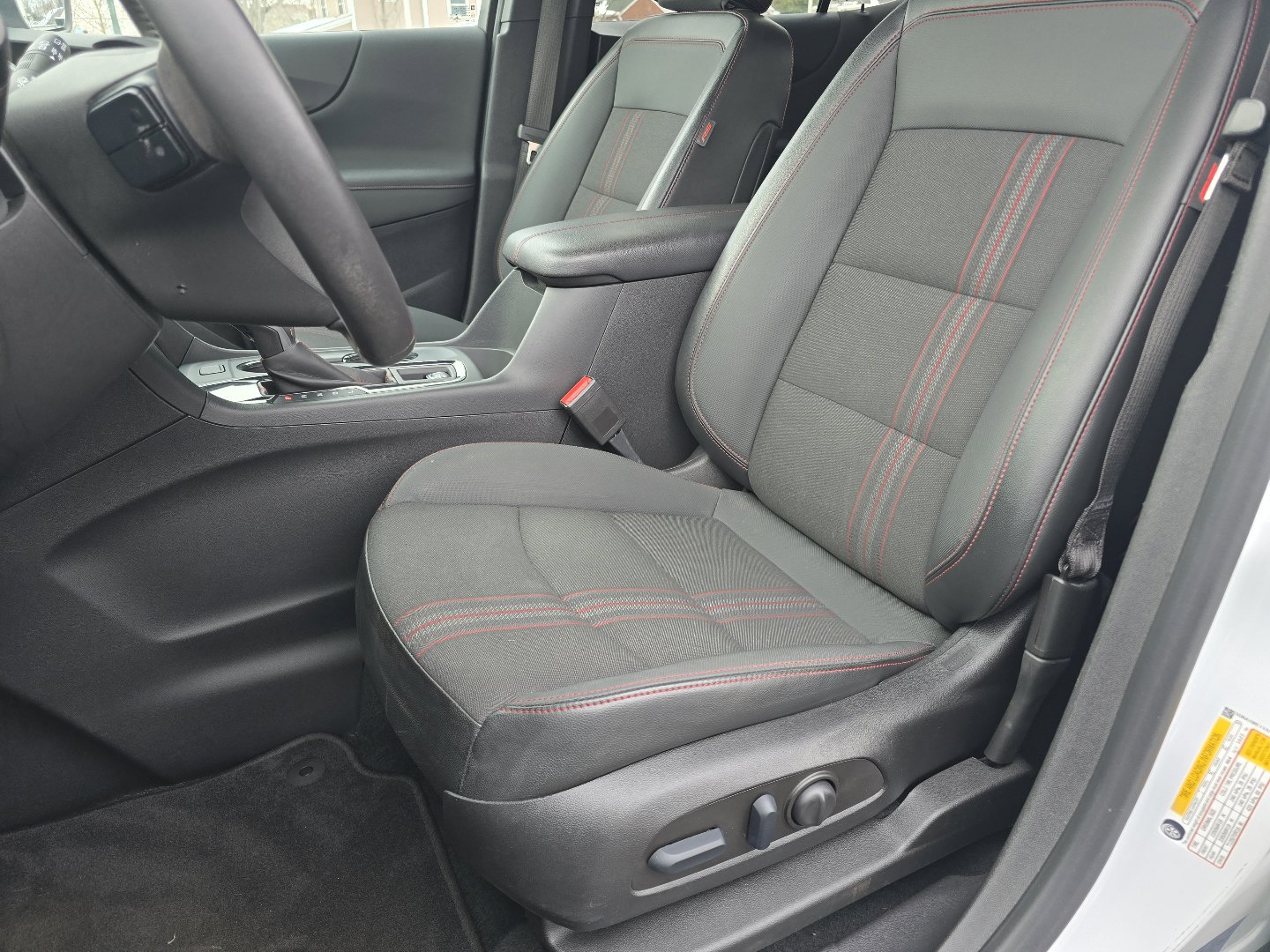 Certified 2022 Chevrolet Equinox RS w/ Infotainment Package image 31