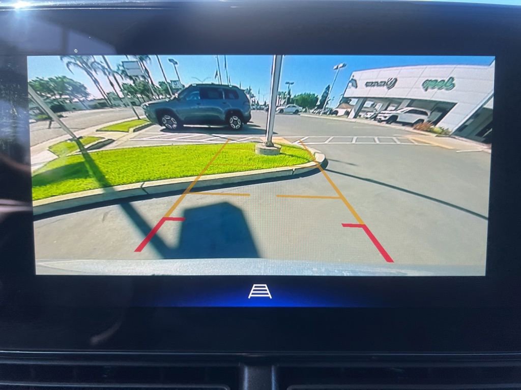Used 2025 Chevrolet Trax LT FWD image 50