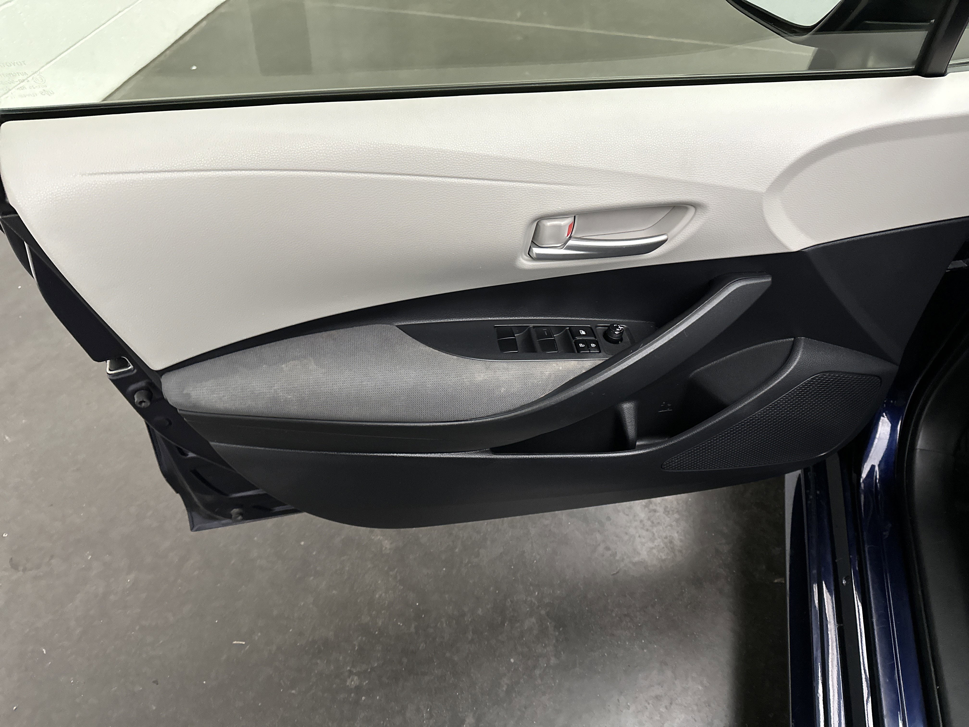 Used 2021 Toyota Corolla LE image 15