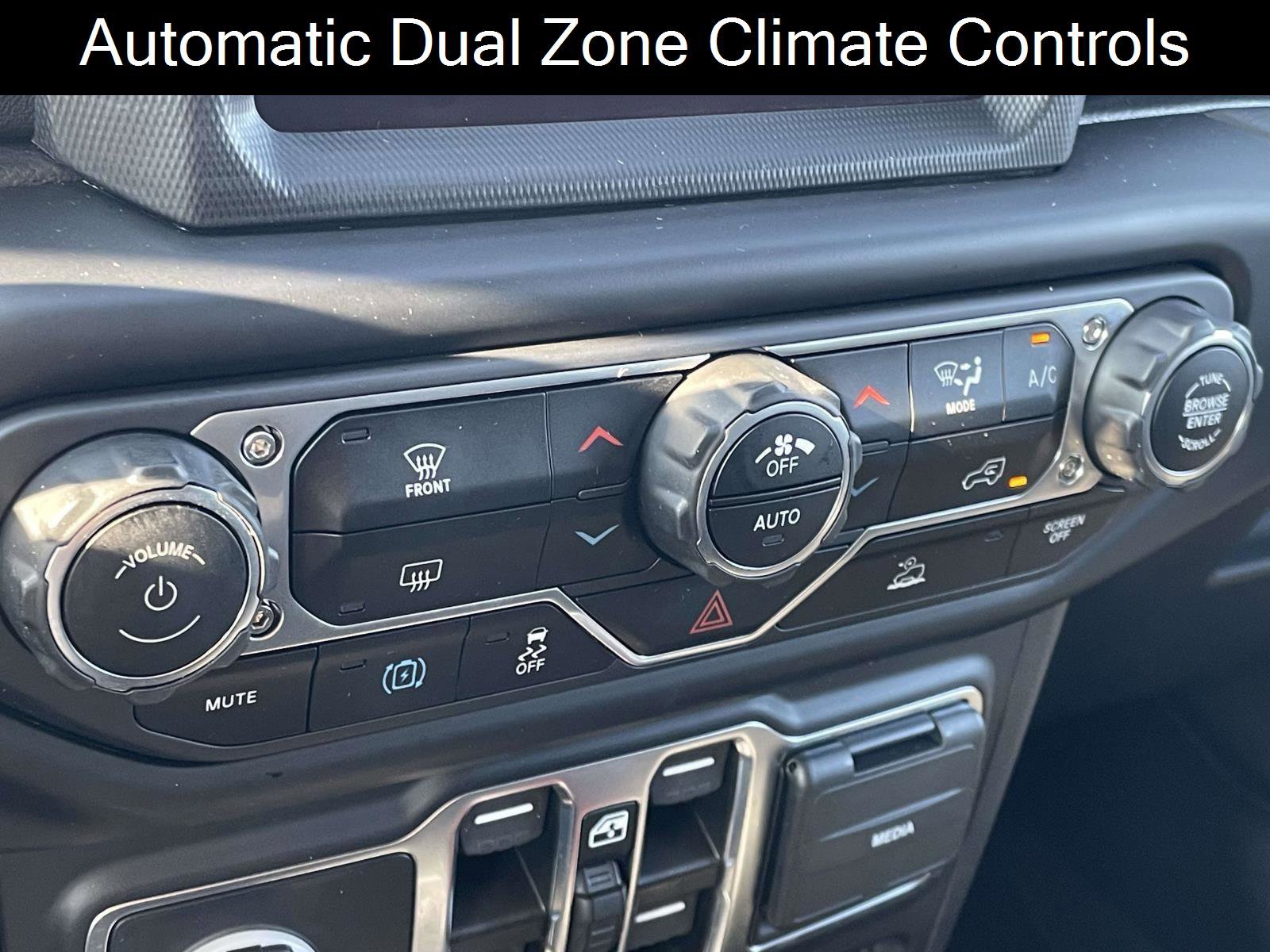 Used 2022 Jeep Wrangler Unlimited Sahara image 5