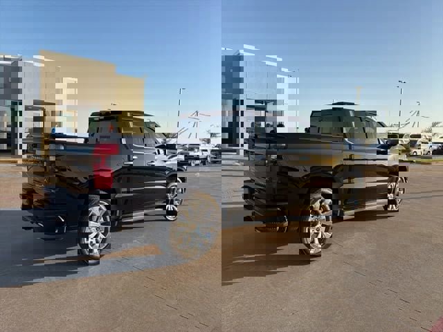 Used 2022 Chevrolet Silverado 1500 High Country w/ Technology Package image 6