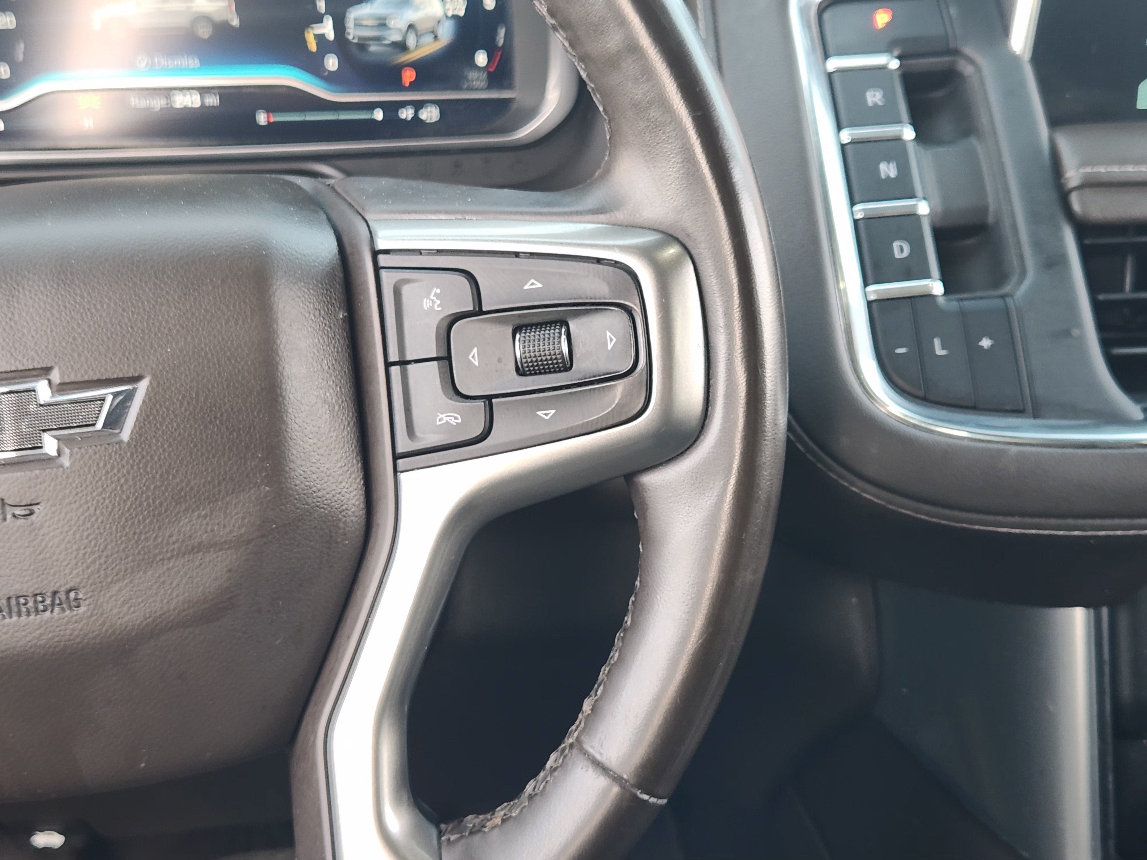 Used 2023 Chevrolet Tahoe Z71 w/ Luxury Package AWD/4WD image 29